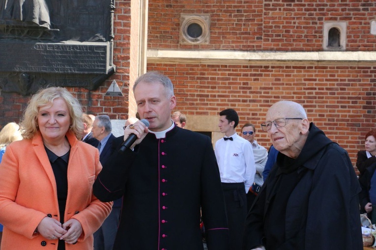 Święcenie pokarmów wielkanocnych przed kościołem Mariackim 2019