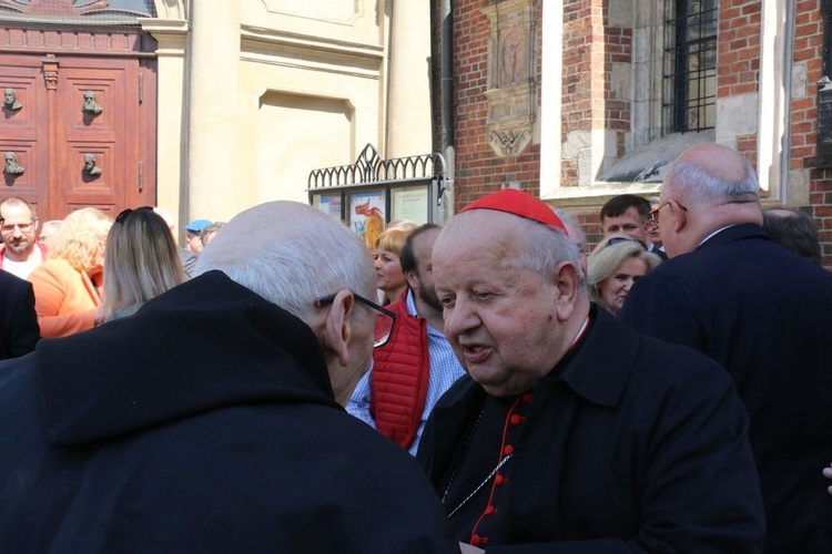 Święcenie pokarmów wielkanocnych przed kościołem Mariackim 2019