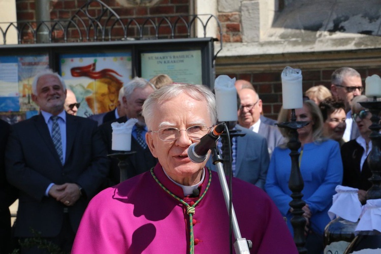 Święcenie pokarmów wielkanocnych przed kościołem Mariackim 2019