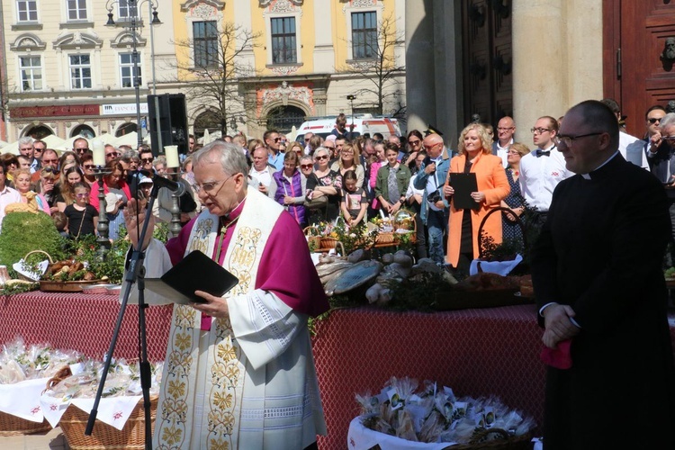 Święcenie pokarmów wielkanocnych przed kościołem Mariackim 2019