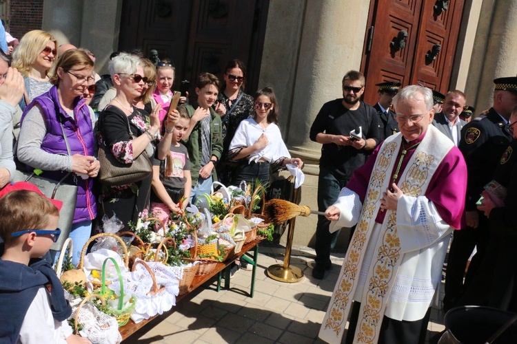 Święcenie pokarmów wielkanocnych przed kościołem Mariackim 2019