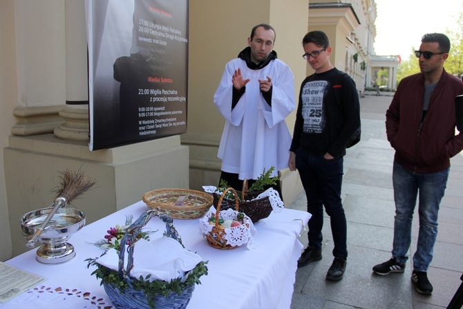 Święcenie pokarmów w Wielką Sobotę