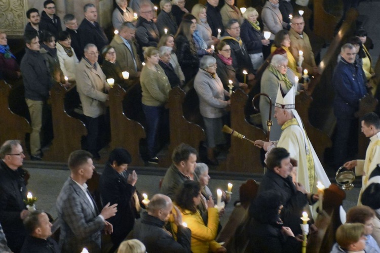 Wigilia Paschalna z bp. Ignacym w świdnickiej katedrze