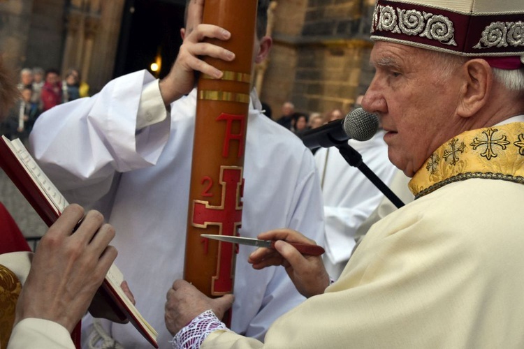 Wigilia Paschalna z bp. Ignacym w świdnickiej katedrze