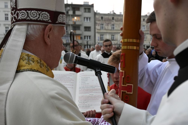 Wigilia Paschalna z bp. Ignacym w świdnickiej katedrze