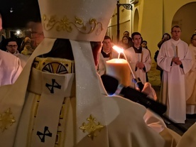 Przez chrzest jesteśmy zobowiązani do świadectwa o Chrystusie. Wigilia Paschalna we Wrocławiu