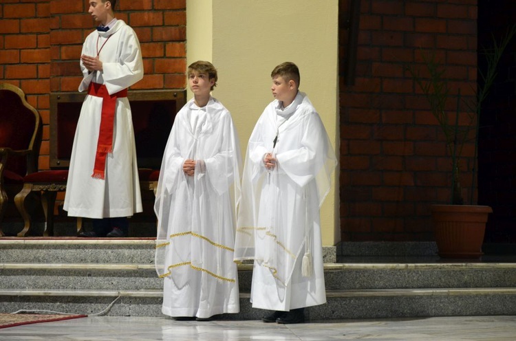 Wigilia Paschalna z bp. Adamem w parafii pw. NMP Królowej Polski w Świdnicy