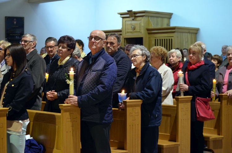 Wigilia Paschalna z bp. Adamem w parafii pw. NMP Królowej Polski w Świdnicy