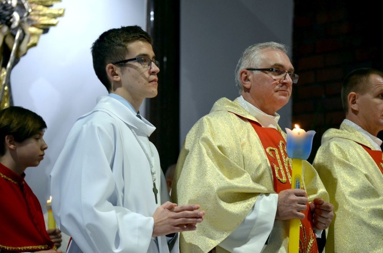 Wigilia Paschalna z bp. Adamem w parafii pw. NMP Królowej Polski w Świdnicy