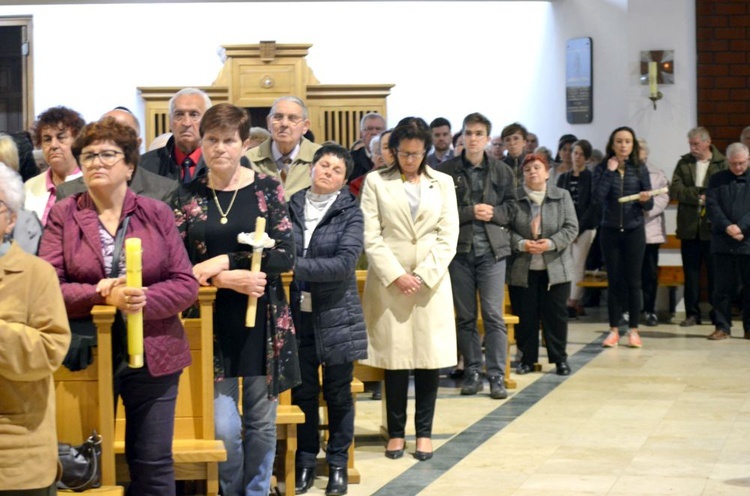 Wigilia Paschalna z bp. Adamem w parafii pw. NMP Królowej Polski w Świdnicy