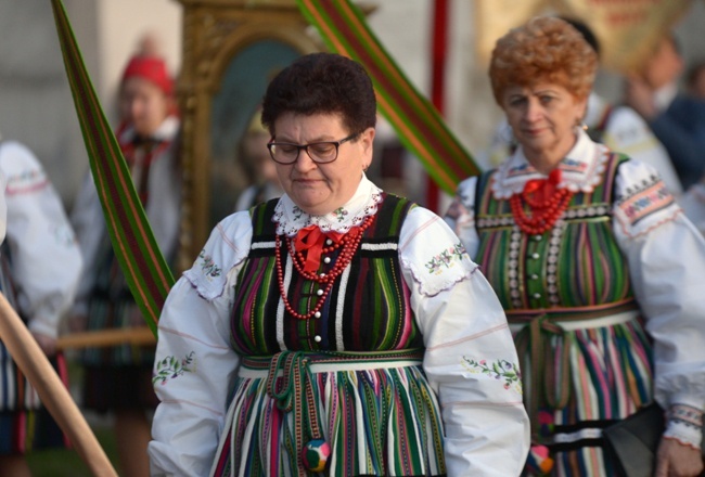 Procesja rezurekcyjna w Opocznie