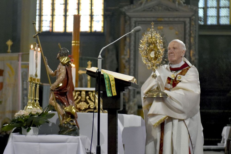 Msza rezurekcyjna w świdnickiej katedrze