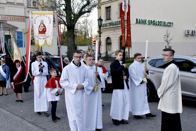 Msza rezurekcyjna w świdnickiej katedrze