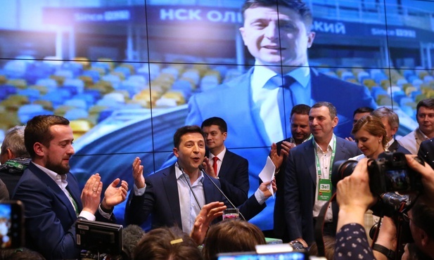 Według sondaży exit poll Wołodymyr Zełenski zwyciężył w II turze wyborów prezydenckich na Ukrainie