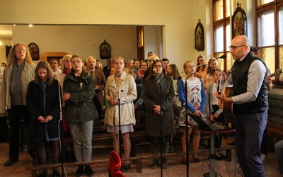 Wielkanocna modlitwa uwielbienia we Wrocławiu-Strachocinie