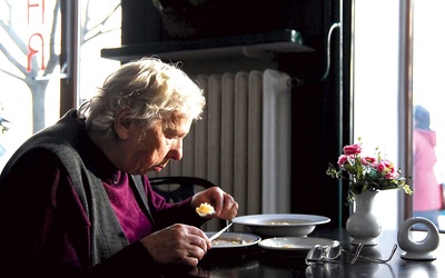 W ramach projektu do kilkunastu starszych osób  zawita raz w tygodniu gość z ciepłym jedzeniem.