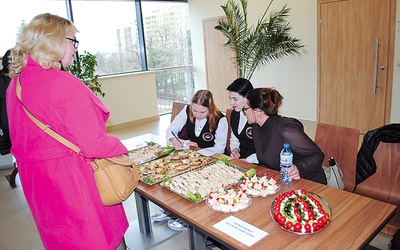 Spółdzielnia Socjalna „Sami sobie” ze Stalowej Woli prezentowała pyszne kanapki.