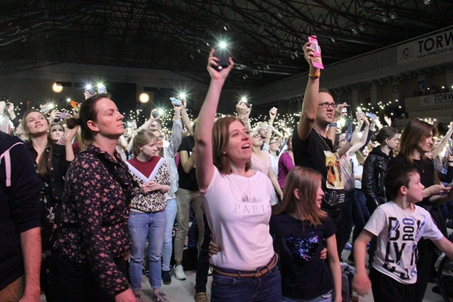 Ojciec Szustak na Torwarze. Była moc!