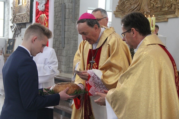 Bierzmowanie w Męcinie