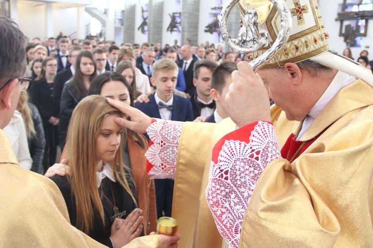 Bierzmowanie w Męcinie