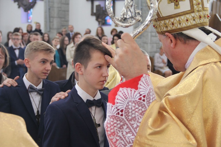 Bierzmowanie w Męcinie