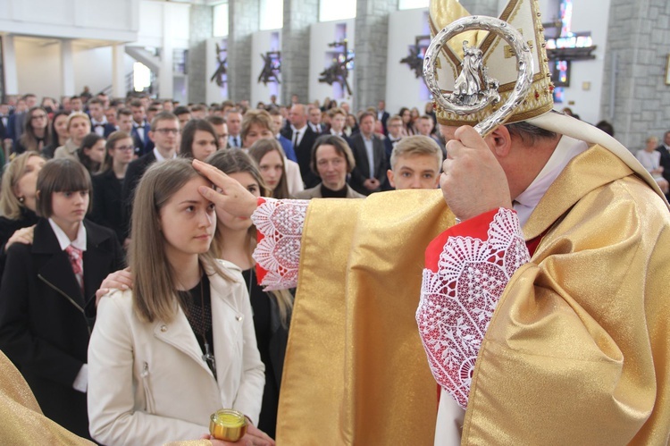 Bierzmowanie w Męcinie