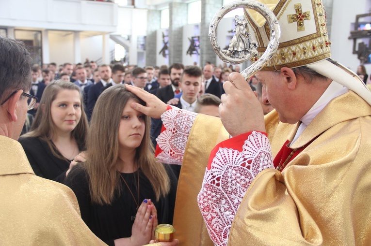 Bierzmowanie w Męcinie