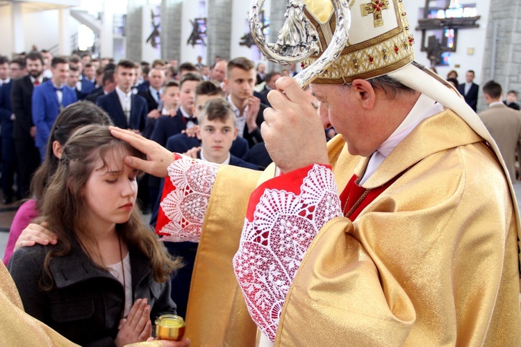 Bierzmowanie w Męcinie