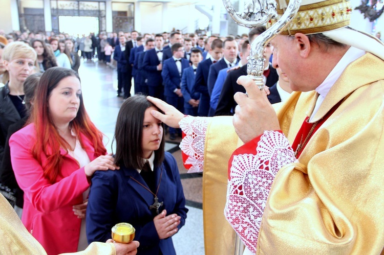 Bierzmowanie w Męcinie