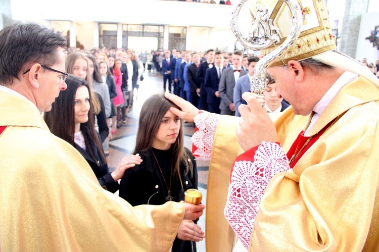 Bierzmowanie w Męcinie