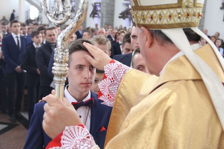 Bierzmowanie w Męcinie