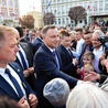 Prezydent i premier liderami rankingu zaufania Polaków; liderzy PO i PiS - nieufności