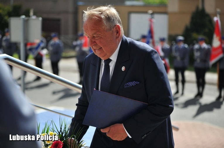 Odsłonięcie tablicy poświęconej pamięci asp. Alojzego Banacha