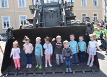 Nisko. Dzieci z Rudnika nad Sanem u saperów.