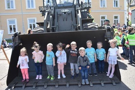 Nisko. Dzieci z Rudnika nad Sanem u saperów.