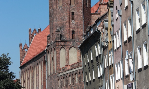 Bazylika św. Mikołaja pęka