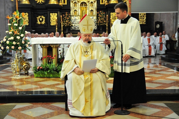 Diamentowy jubileusz święceń kapłańskich bp. Ryszarda Karpińskiego