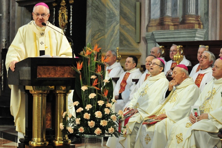 Diamentowy jubileusz święceń kapłańskich bp. Ryszarda Karpińskiego