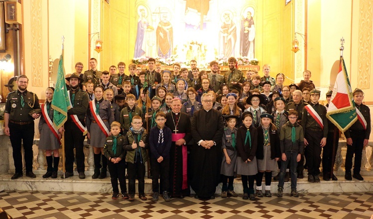 Wręczenie relikwii św. Jana Pawła II harcerzom Chorągwi Dolnośląskiej ZHR