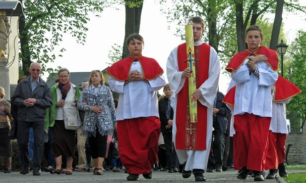 Szli za płonącym Paschałem