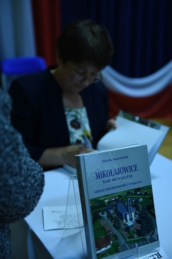 Promocja monografii o Mikołajowicach  