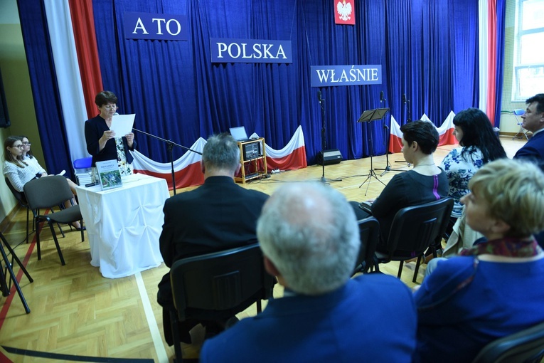 Promocja monografii o Mikołajowicach  
