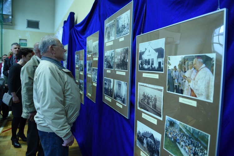 Promocja monografii o Mikołajowicach  