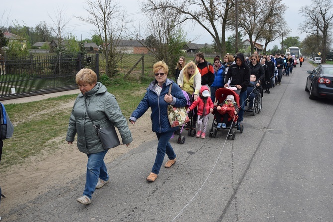 Pielgrzymka z Roszkowej Woli do Żdżar