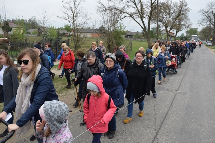 Pielgrzymka z Roszkowej Woli do Żdżar