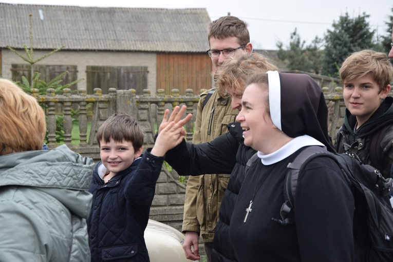 Pielgrzymka z Roszkowej Woli do Żdżar