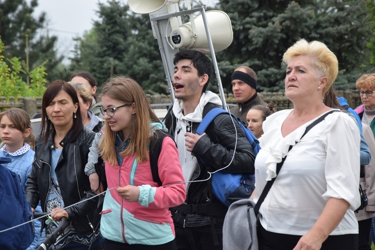 Pielgrzymka z Roszkowej Woli do Żdżar