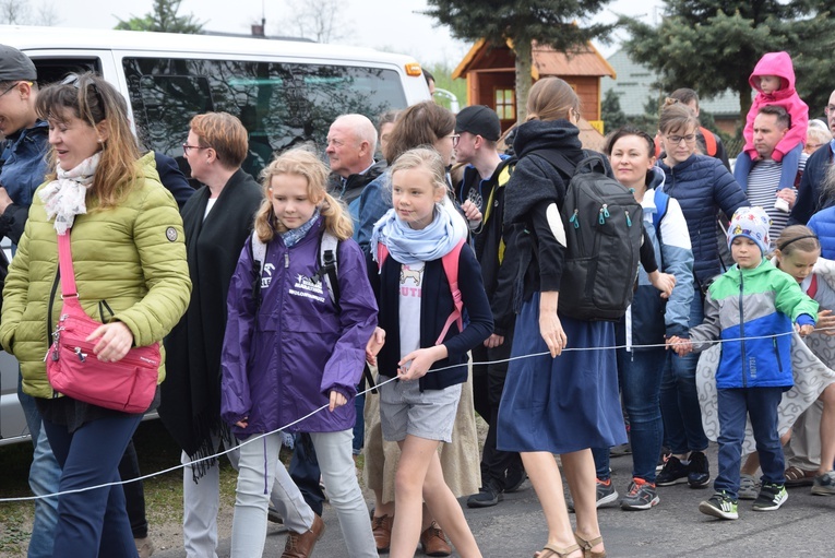 Pielgrzymka z Roszkowej Woli do Żdżar