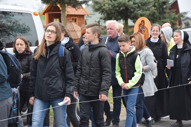 Pielgrzymka z Roszkowej Woli do Żdżar