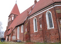 ◄	Jest wiele powodów,  aby zwiedzić gotycki  kościół Świętych  Piotra i Pawła.